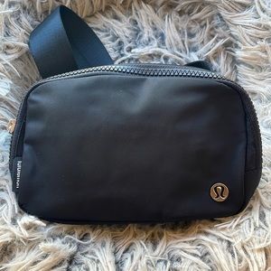 Lululemon everywhere belt bag.